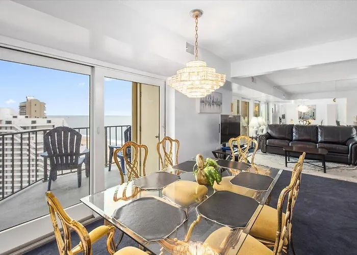 2 Bedroom With Ocean View & Outdoor Pool!