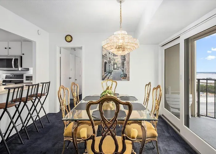 2 Bedroom With Ocean View & Outdoor Pool! Ferienhaus