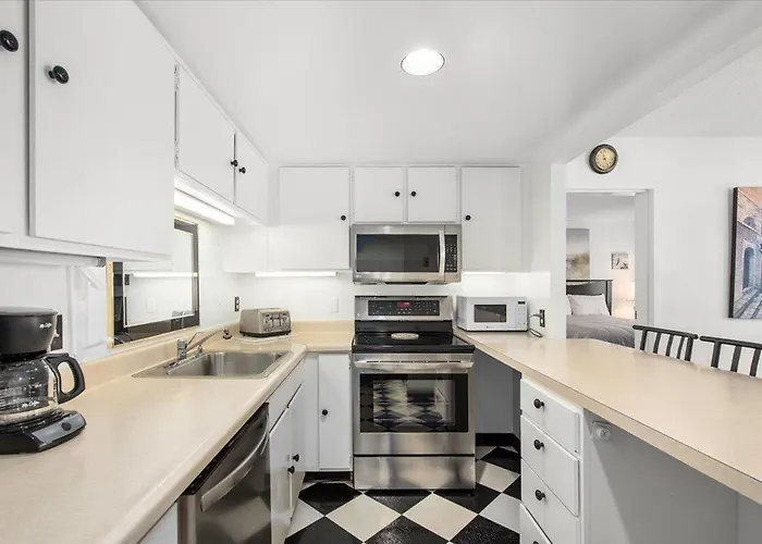 2 Bedroom With Ocean View & Outdoor Pool! * Ocean Stadt