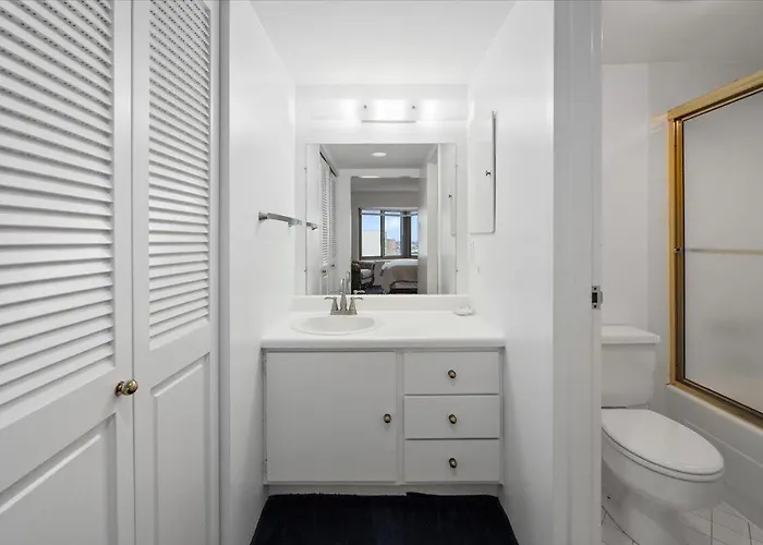 2 Bedroom With Ocean View & Outdoor Pool! Ferienhaus