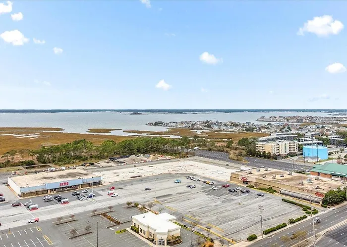 2 Bedroom With Ocean View & Outdoor Pool! *